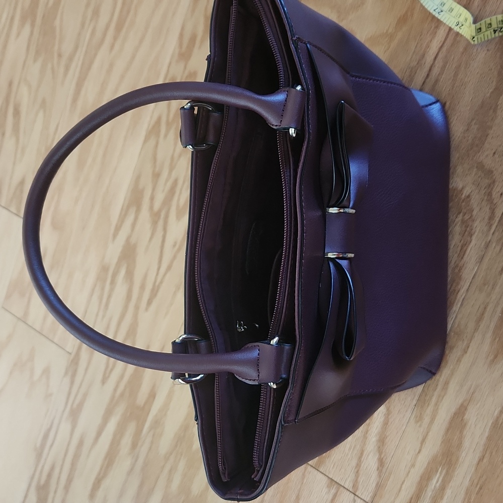 Elegant WineTote with Bow Detail - Picture 17 of 17